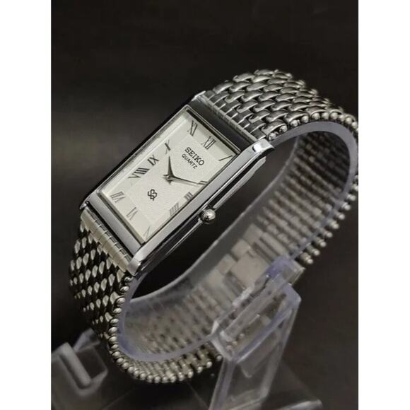 Vintage Style Seiko Quartz Mens Silver Watch & White accents W/ Metal Strap - Picture 1 of 7